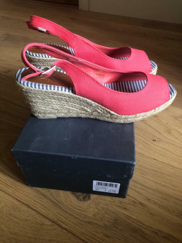 coral coloured sandals